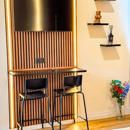 Comfy & Cozy 5Br Apartment In The Heart Of Ghent Apartment